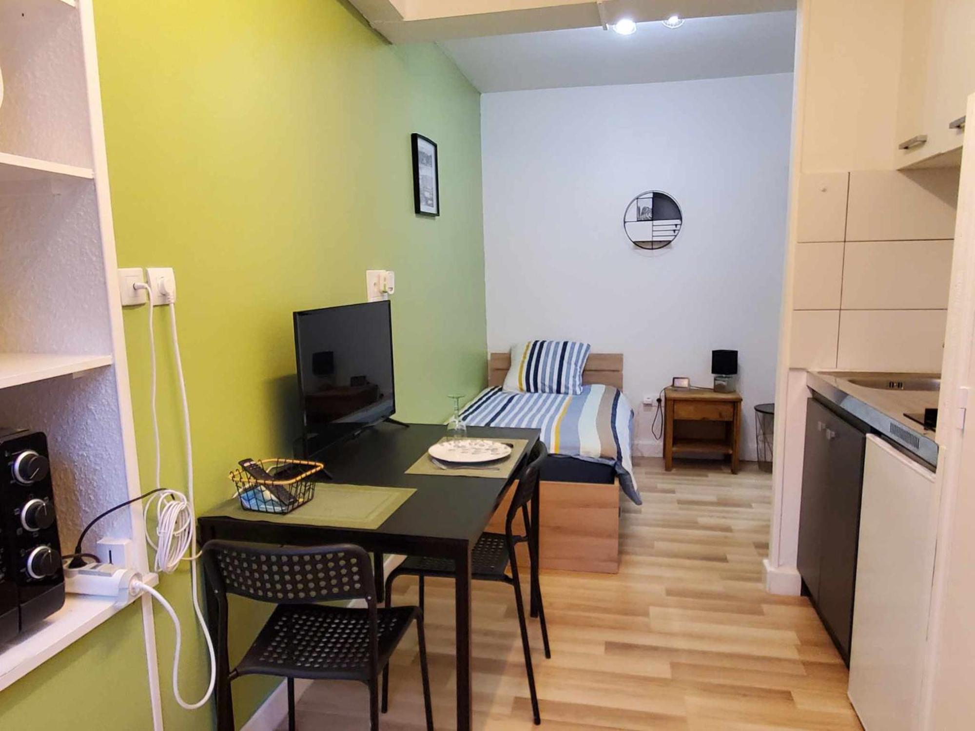 Studio Vert Tout Equipe Wifi Ле-Крезо Екстер'єр фото